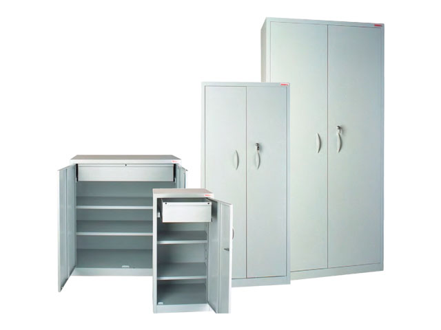 con puertas batientes